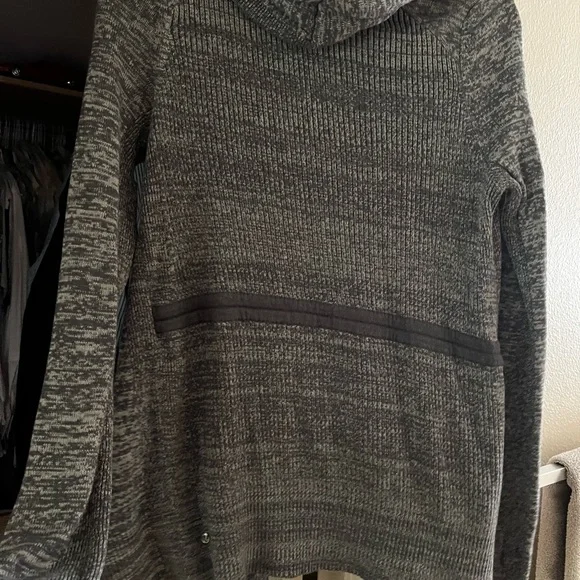 Lululemon sweater size 6 worn once - Picture 5 of 5